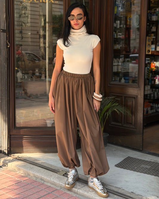 Balloon Pants in Brown - Women